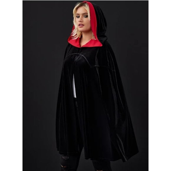 Torrid Short Velvet Hooded Cloak Halloween Plus Size 3X/4X Black Red - Picture 7 of 7